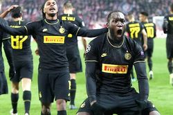 Lượt trận cuối vòng bảng Champions League: Chạy nhanh kẻo trời đổ sập