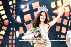 Nguyễn Trần Khánh Vân đăng quang Hoa hậu Hoàn vũ Việt Nam 2019