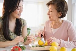 Chọc tức vợ mới, vợ cũ diễn bài 'mặt trơ', lăn xả vào đòi chăm sóc bố mẹ chồng