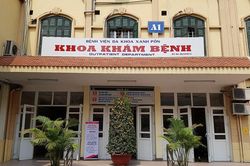 Bệnh viện Xanh Pôn tạm đình chỉ 3 nhân viên y tế trong vụ gian lận xét nghiệm