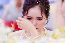 Không đưa vàng cưới cho mẹ chồng, tiệc tàn, cô dâu bị cả họ lăng mạ