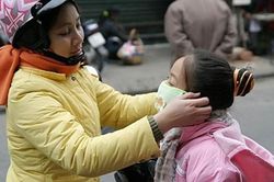 Trời lạnh, chênh lệch nhiệt độ giữa ngày và đêm cao: Người già, trẻ em nhập viện tăng đột biến
