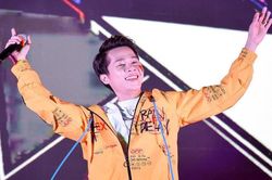 Jack và K-ICM nhảy cẫng ăn mừng khi U22 Việt Nam liên tiếp ghi bàn