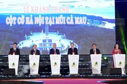Thủ tướng dự khánh thành Công trình Cột cờ Hà Nội tại Mũi Cà Mau