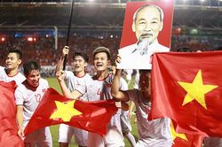 Vỡ òa khoảnh khắc hàng triệu người ăn mừng HCV SEA Games 30 cùng U22 Việt Nam
