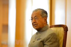 Thủ tướng Malaysia Mohmad tuyên bố sẽ chuyển giao quyền lực
