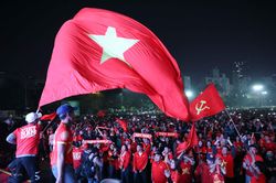 Hàng triệu người hâm mộ vỡ òa trong giấc mơ vàng SEA Games