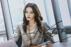 Lộ cảnh Hoàng Cảnh Du ôm vai Địch Lệ Nhiệt Ba, vừa đi mỹ nữ Tân Cương vừa che mặt cực đáng yêu
