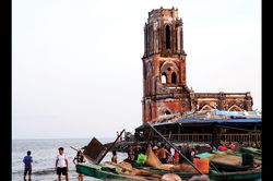 Viếng thăm giáo đường mùa Noel
