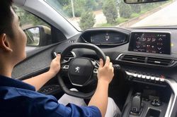 Ngồi lái xe ở tư thế nào là tốt nhất?