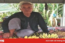 Cảnh mưu sinh khó khăn của 2 cặp vợ chồng già