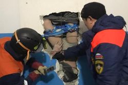 Rơi xuống ống thông gió từ tầng 10, người đàn ông sống sót kì diệu nhờ đôi bốt nỉ