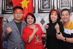 NSƯT Chí Trung, NSND Lan Hương mừng Việt Nam vô địch SEA Games tại nhà nghệ sĩ Trà My
