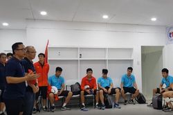 HLV Park Hang-seo nói gì với học trò trong phòng thay đồ?