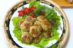 Tự làm chả cá lăng nóng giòn cho ngày lạnh