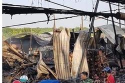 Bé gái 14 tuổi thiệt mạng trong vụ cháy 12 căn nhà