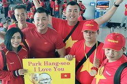 Sang Philippines xem chung kết, Lý Hùng - Phương Thanh vỡ òa vì U22 Việt Nam giành HCV SEA Game 30