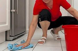 Người đàn ông vờ là phụ nữ để làm giúp việc
