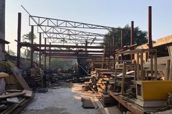 Cháy xưởng gỗ lúc rạng sáng, thiệt hại hàng trăm triệu đồng