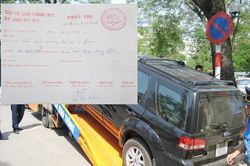 Hà Nội dẹp bỏ tình trạng 'chặt chém' giá cẩu xe ô tô vi phạm