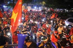 Hàng chục phương tiện bị tạm giữ khi 'đi bão' mừng U22 Việt Nam vô địch
