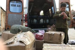 Tịch thu và tiêu hủy hàng trăm mỹ phẩm trôi nổi