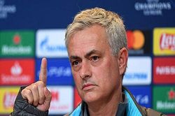 Mourinho cấm cầu thủ Tottenham xem lại trận thua Bayern 2-7