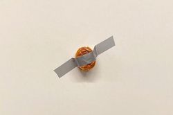 Sau chuối dán tường, Sandwich gà dán tường cũng rao bán giá gần 3 tỷ đồng