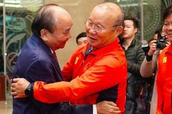 Giành chiến thắng vinh quang, U22 Việt Nam và đội tuyển nữ Việt Nam được Thủ tướng đón tiếp