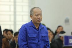 Đối tượng sát hại cả gia đình em trai: Sau khóc nghẹn lại 'tỉnh queo' xin tòa giảm nhẹ