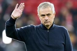 Mourinho nhận thất bại thứ 2 cùng Tottenham