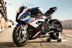 BMW S 1000 RR 2019 chốt giá gần 1 tỷ đồng tại Việt Nam