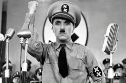 Vua hề Sác lô từng chế giễu trùm phát xít Hitler thế nào?