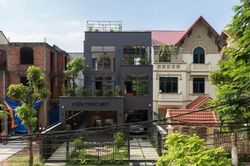 Ngỡ ngàng nhà phố phủ đá xám vẫn đẹp long lanh