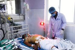 Cứu sống nam thanh niên bị xe tông nguy kịch, hỏng bộ phận sinh dục