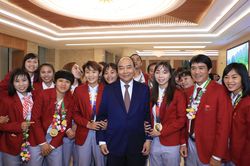 Thủ tướng giải thích lý do gặp mặt sớm nhà vô địch bóng đá SEA Games