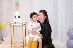 Vợ Đan Trường nhắn nhủ con trai: 'Lớn lên hãy trở thành người tử tế để không uổng phí cuộc đời'