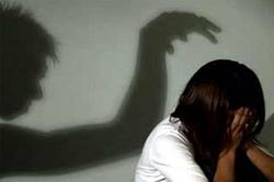 2 'yêu râu xanh' tuổi teen khống chế, dâm ô bé gái ở Long An