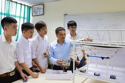 Sinh viên trường Đại học Công nghiệp Hà Nội xây nhà kính thông minh cho sản xuất nông nghiệp
