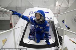 Boeing ra mắt tàu vũ trụ Starliner mới cao 5m