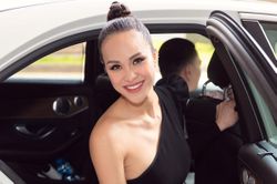MC Phương Mai chạy show sau 20 ngày sinh con