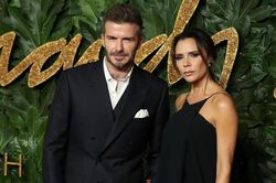 Thương hiệu Victoria Beckham thua lỗ vì bán đồ xấu, giá nghìn đô?