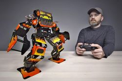 Trải nghiệm robot chiến đấu giá 1.300 USD