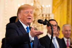 Ông Trump đồng ý thỏa thuận thương mại hạn chế với Trung Quốc trước giờ G