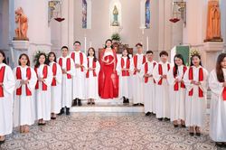 'Sao Mai' Phạm Thùy Dung 'đi ngược xu thế' bằng CD đầu tay và MV 'Ave Maria'