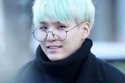 Suga BTS đích thực là giáo sư Lịch sử mà ARMY mong muốn