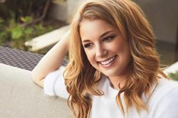 Emily VanCamp: Hạnh phúc với 'phim giả tình thật'