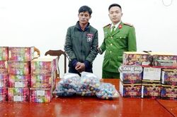 Chở pháo lậu về 'ăn Tết'