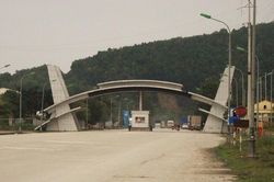 Buôn lậu mùa áp Tết: Siết nội địa, cửa khẩu đìu hiu