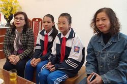 Hà Nội: Học sinh lớp 6 nộp cho công an chiếc ví có 20 triệu đồng